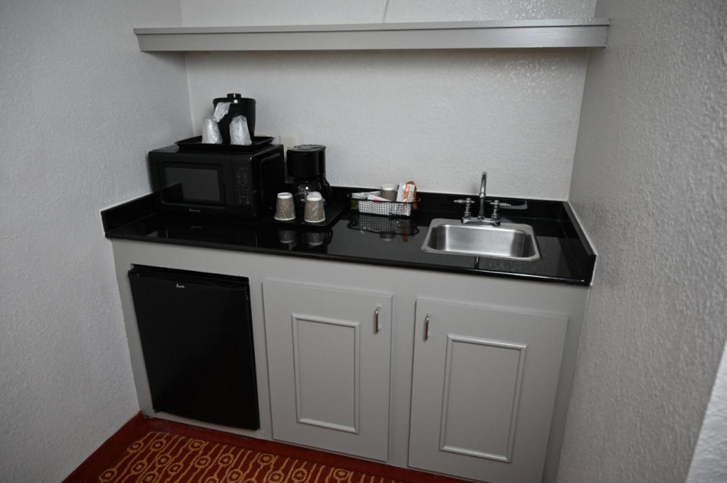 Double King with Mini Kitchenette
